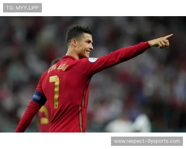 C罗重返曼联传闻引发全球关注 足球传奇再度聚焦世界舞台